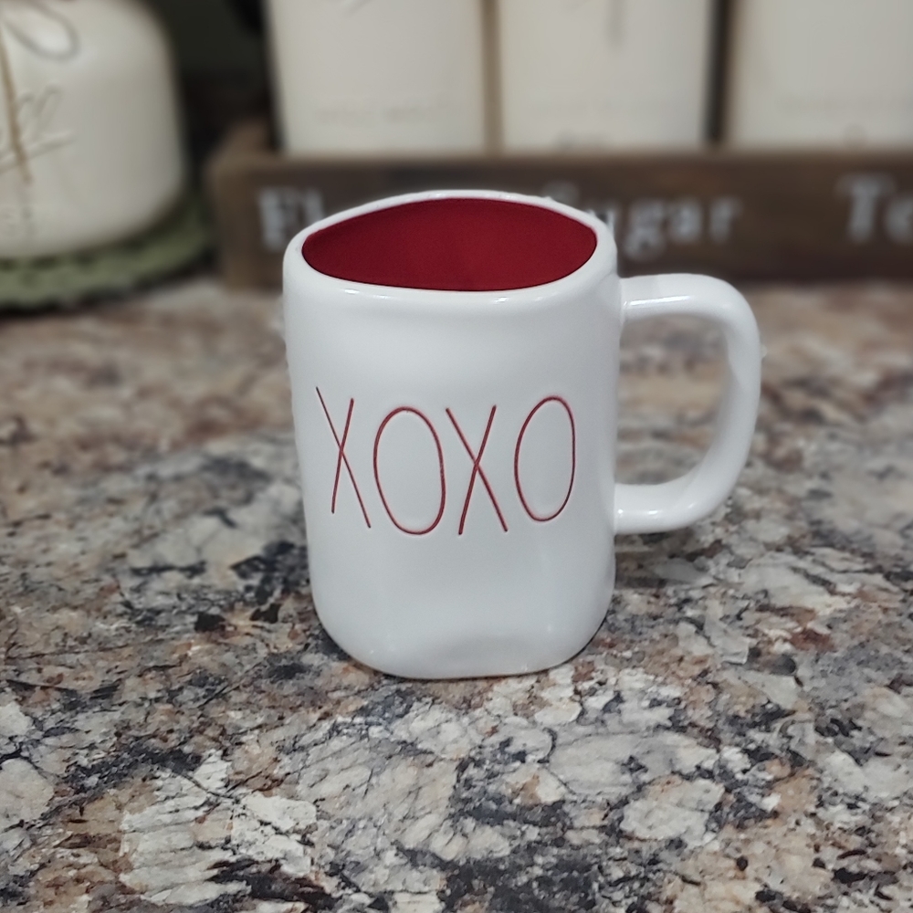 Rae Dunn XO mug